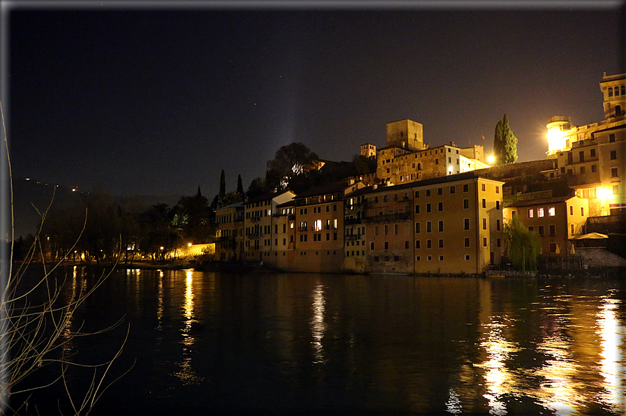 foto Bassano del Grappa di notte